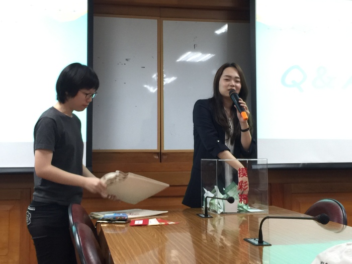 說明會尾聲進行抽獎活動。（中山大學　提供）圖片