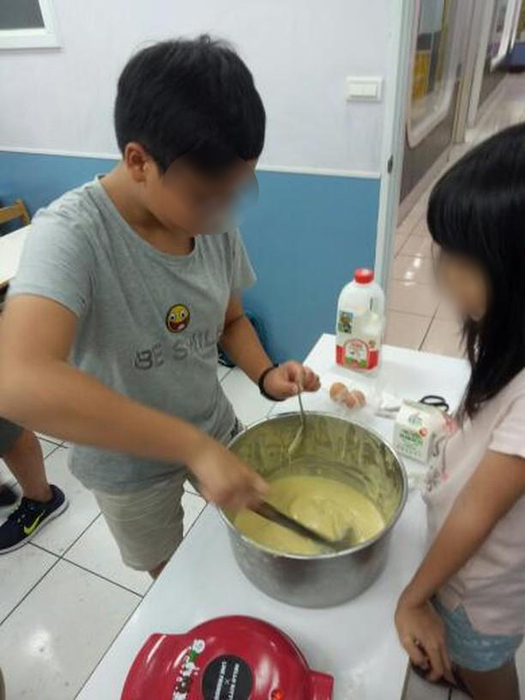 有時周惟誠會在社群軟體分享與小朋友的生活（周惟誠  提供）圖片
